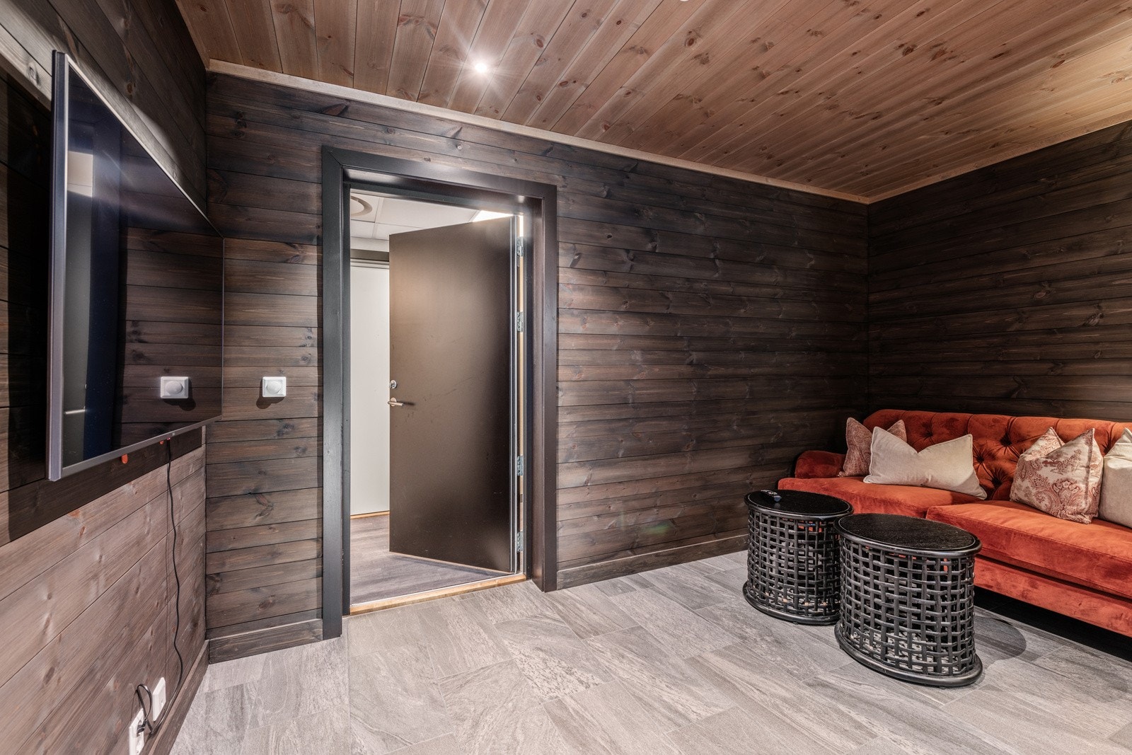 Her ankommer du leiligheten inn til en liten sittegruppe Galleribilde