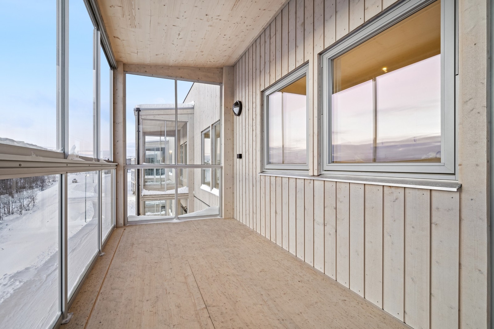 Glassene på balkongen kan åpnes på de varmeste sommerdagene Galleribilde