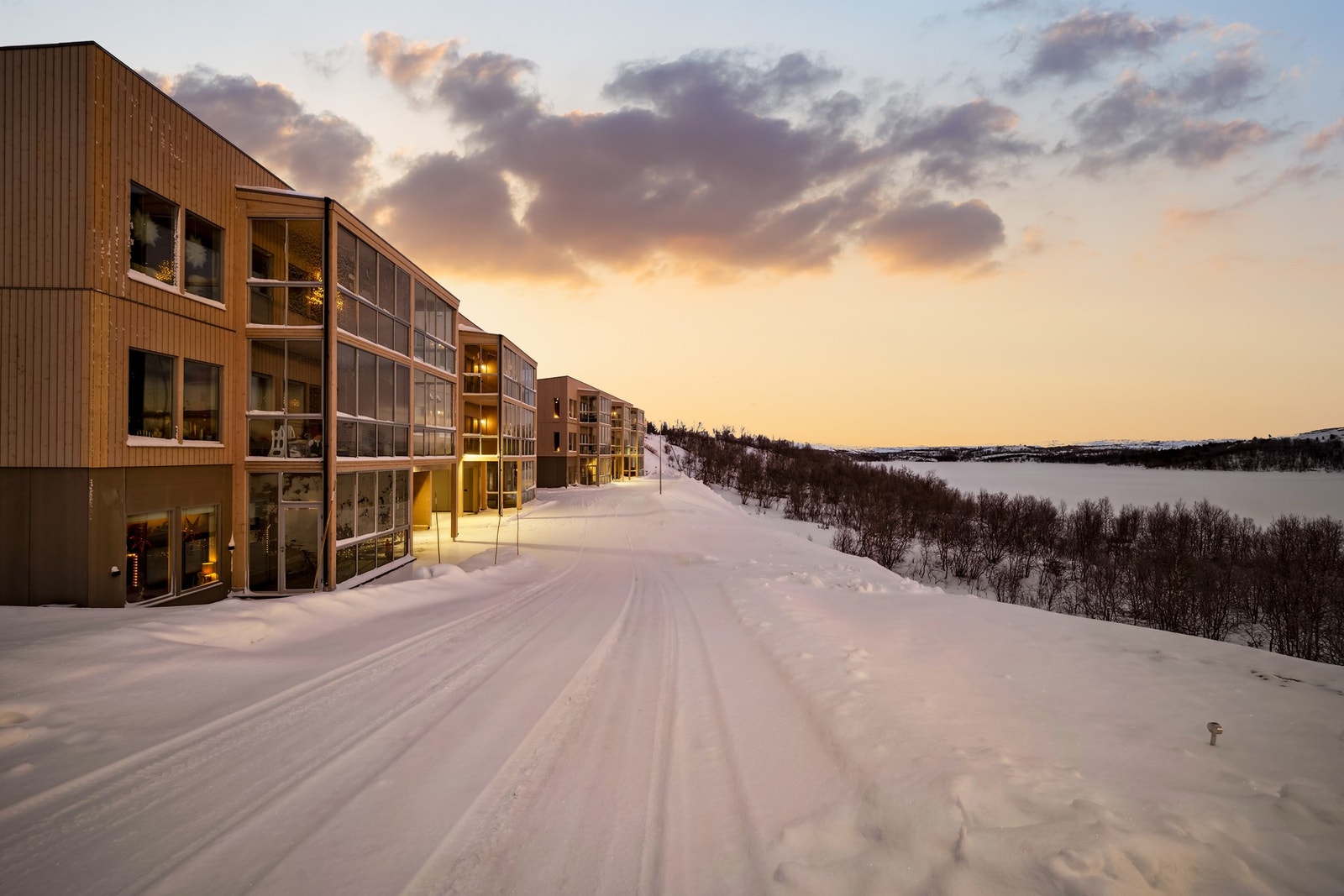 Nyere og moderne andelsleilighet med 2 bad, 3 soverom, flott utsikt og carport Galleribilde