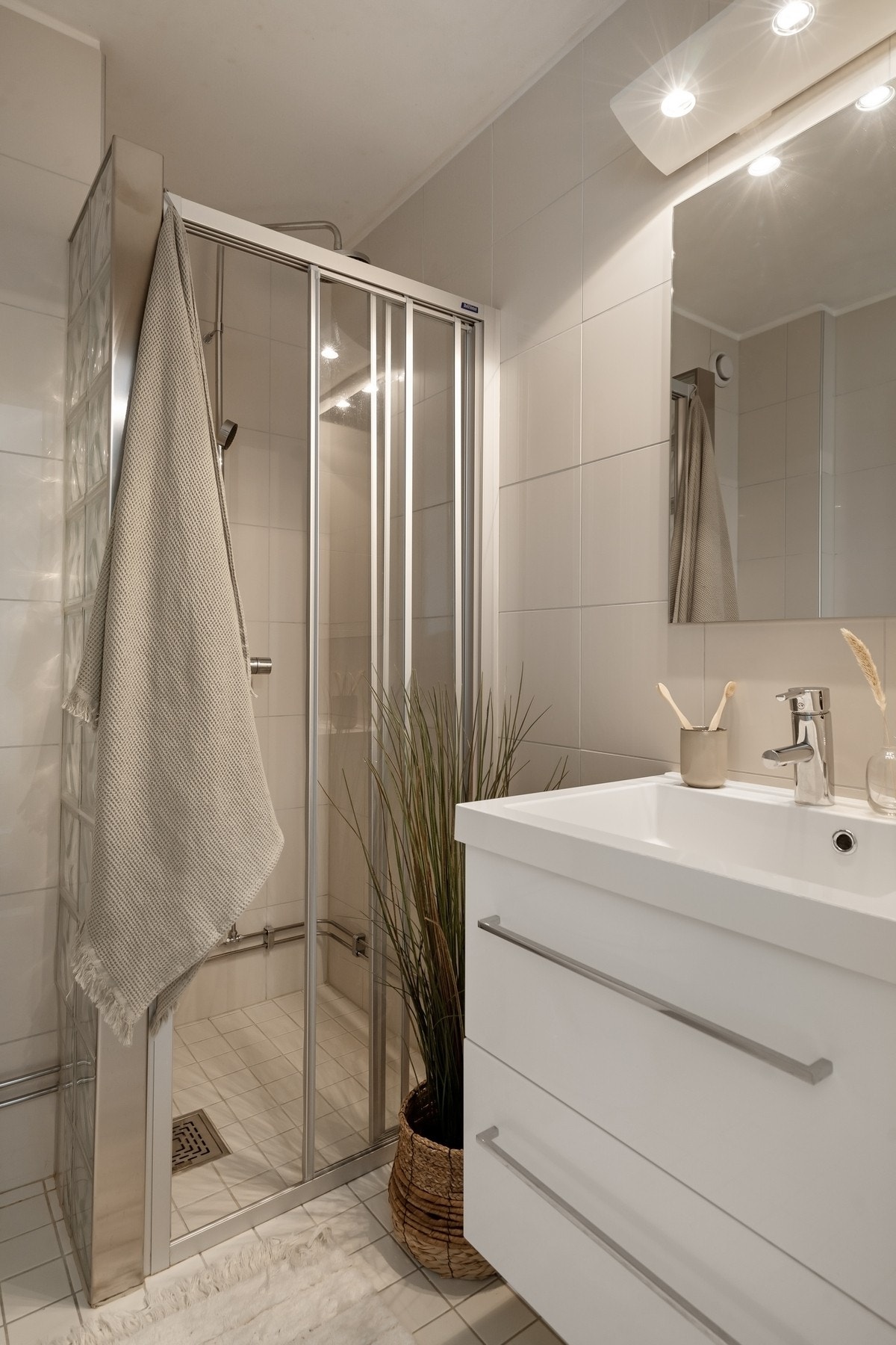 Varmtvann er inkludert i felleskostnadene. Galleribilde