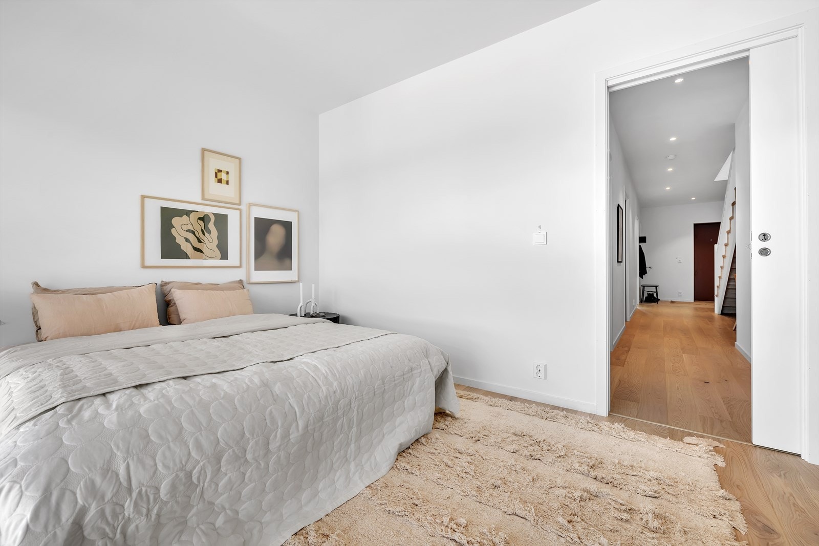 Soverom og bad i praktisk tilknytning til hverandre i 1. etg. Galleribilde