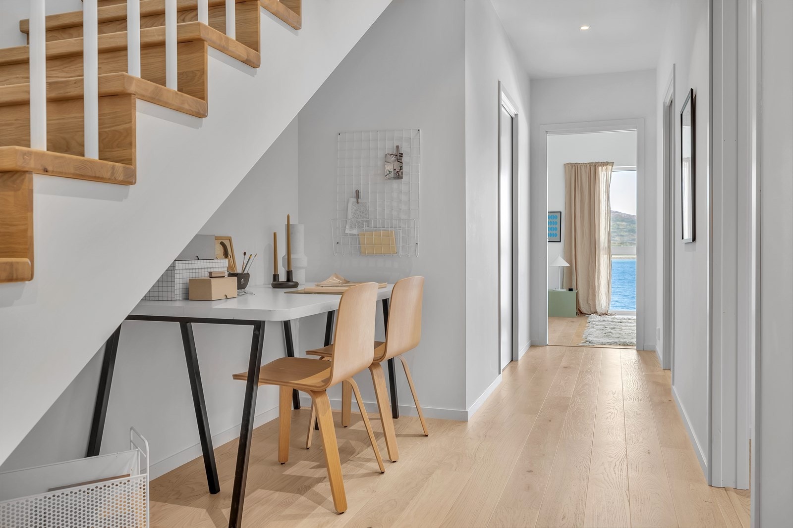 Utnytt arealet under trappen som du selv foretrekker. Galleribilde