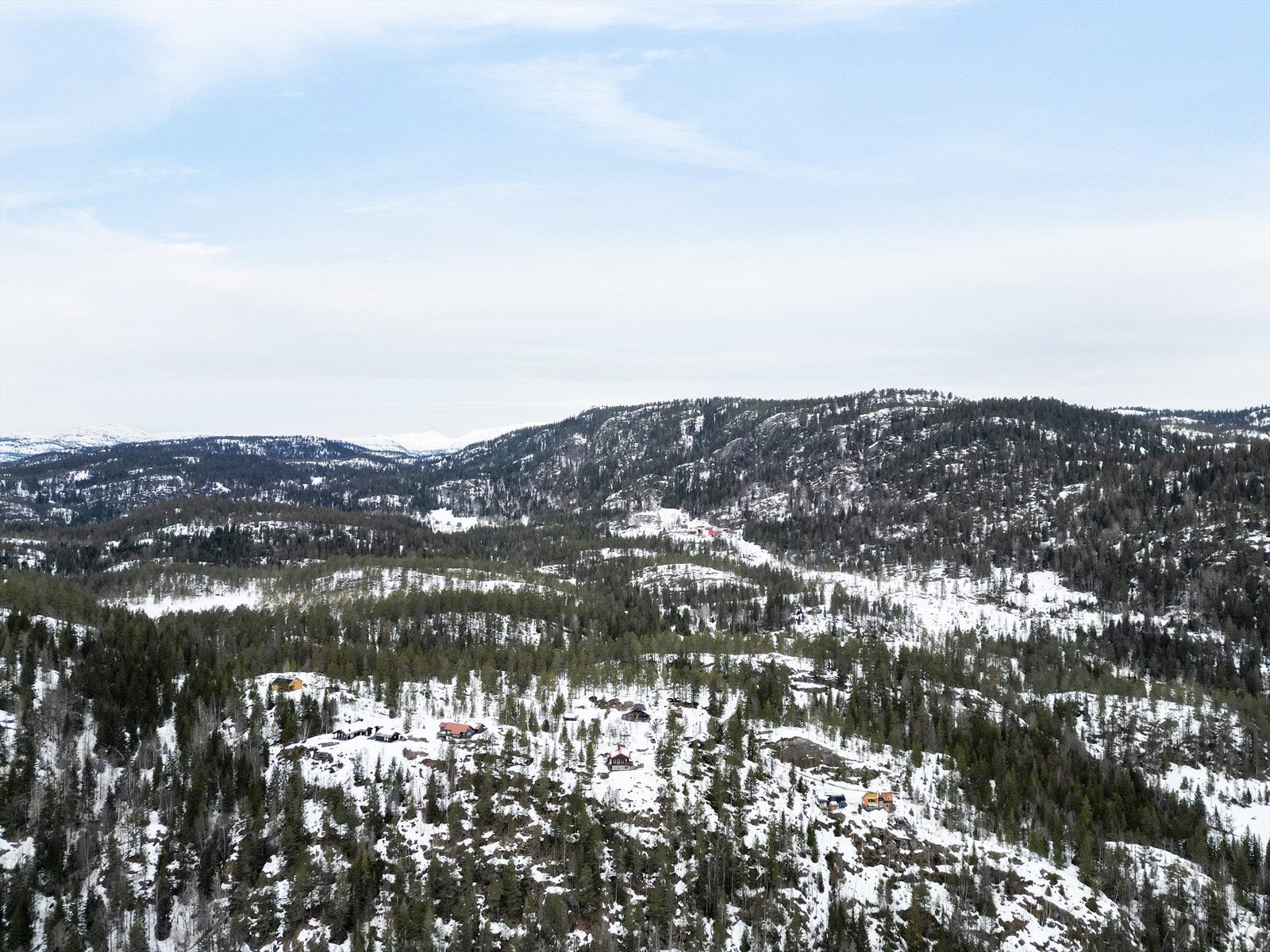Videre forbi Dalsvatn, i retning Flåvatn, ligger Kilen Camping, med blant annet flott sandstrand og bryggeplasser, samt kiosk og kafé som holder åpent i høysesongen. Badetemperaturen ligger normalt mellom 20-25 grader. Galleribilde