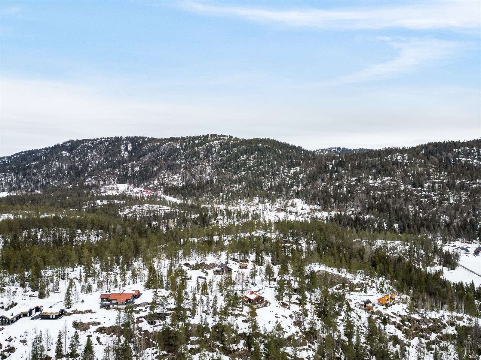 Ca. 12 minutter unna, i sør-østenden av Seljordsvatnet, ligger Telnessanden Camping og Friluftsenter. Også her er det fine sandstrender og en rekke aktiviteter for voksne og barn. Galleribilde