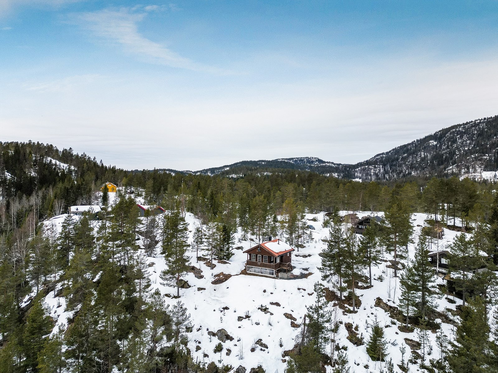 Brokefjell er et av Kviteseid kommunes mest markerte fjell, hvor deler av de lavere områdene ligger i Seljord kommune.
Her finner man den sagnomsuste Mannslagarhola og Mannslagarnuten (1074 moh) - Brokefjell høyeste punkt med en flott steinvarde. Galleribilde