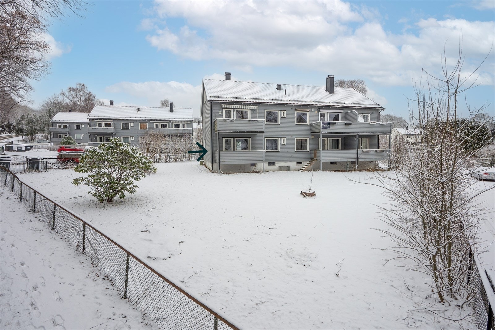 Boligen har enkel adkomst i 1. etasje, veranda og et moderne uttrykk. Galleribilde