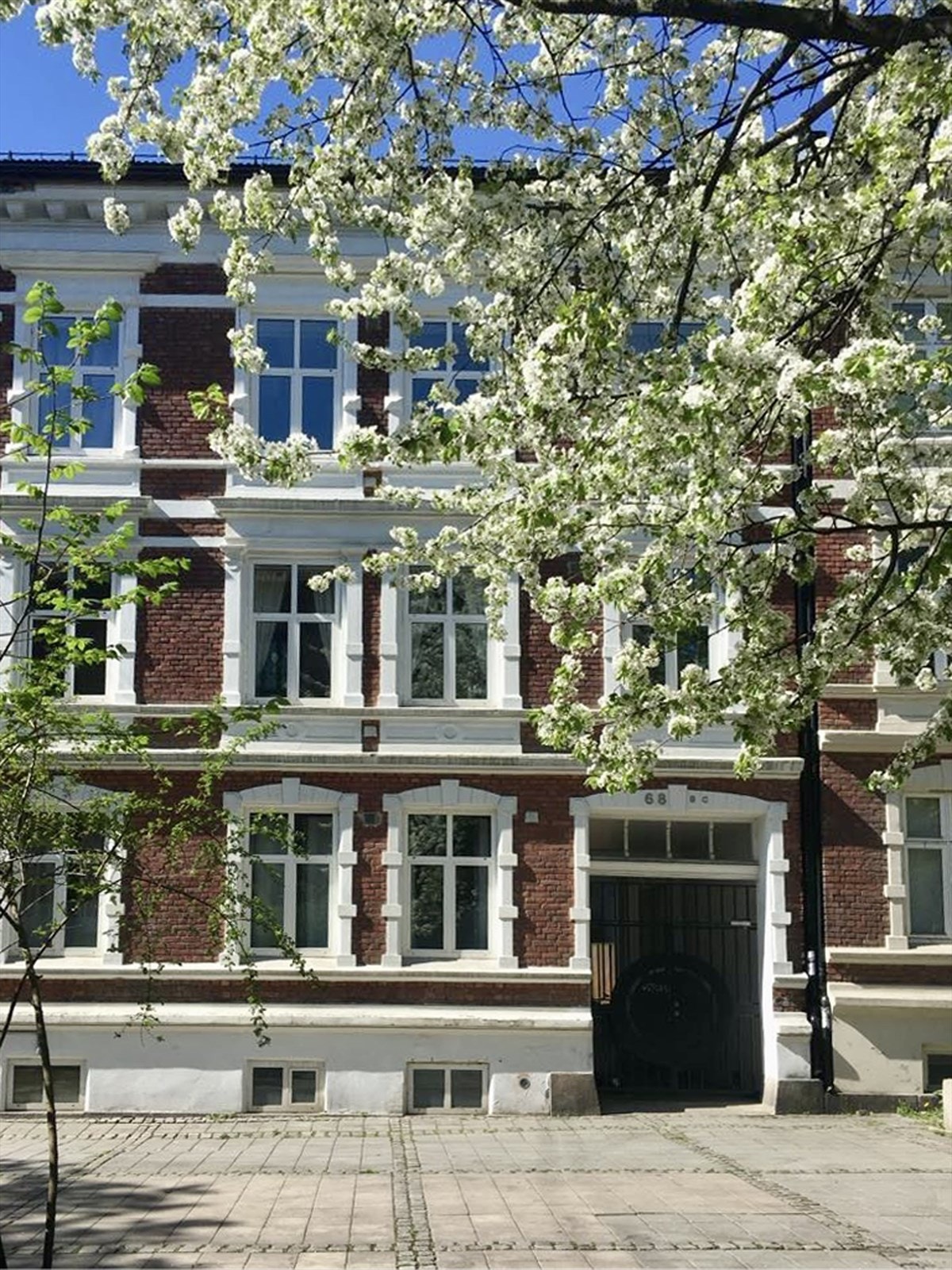 Fasaden på sommerstid (selgers bilde). Galleribilde