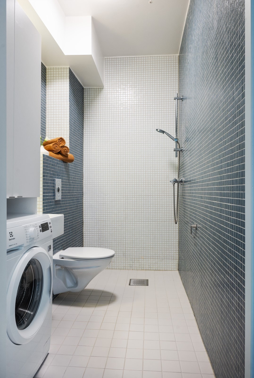 Det er opplegg for vaskemaskin på badet. Galleribilde
