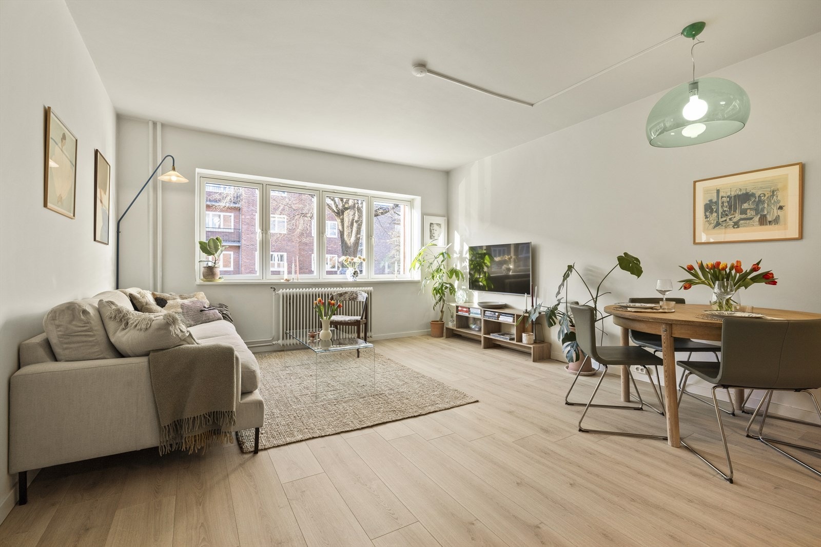 En lys og lekker 2-roms andelsleilighet i 2. etasje med tilbaketrukket beliggenhet i rolige omgivelser Galleribilde