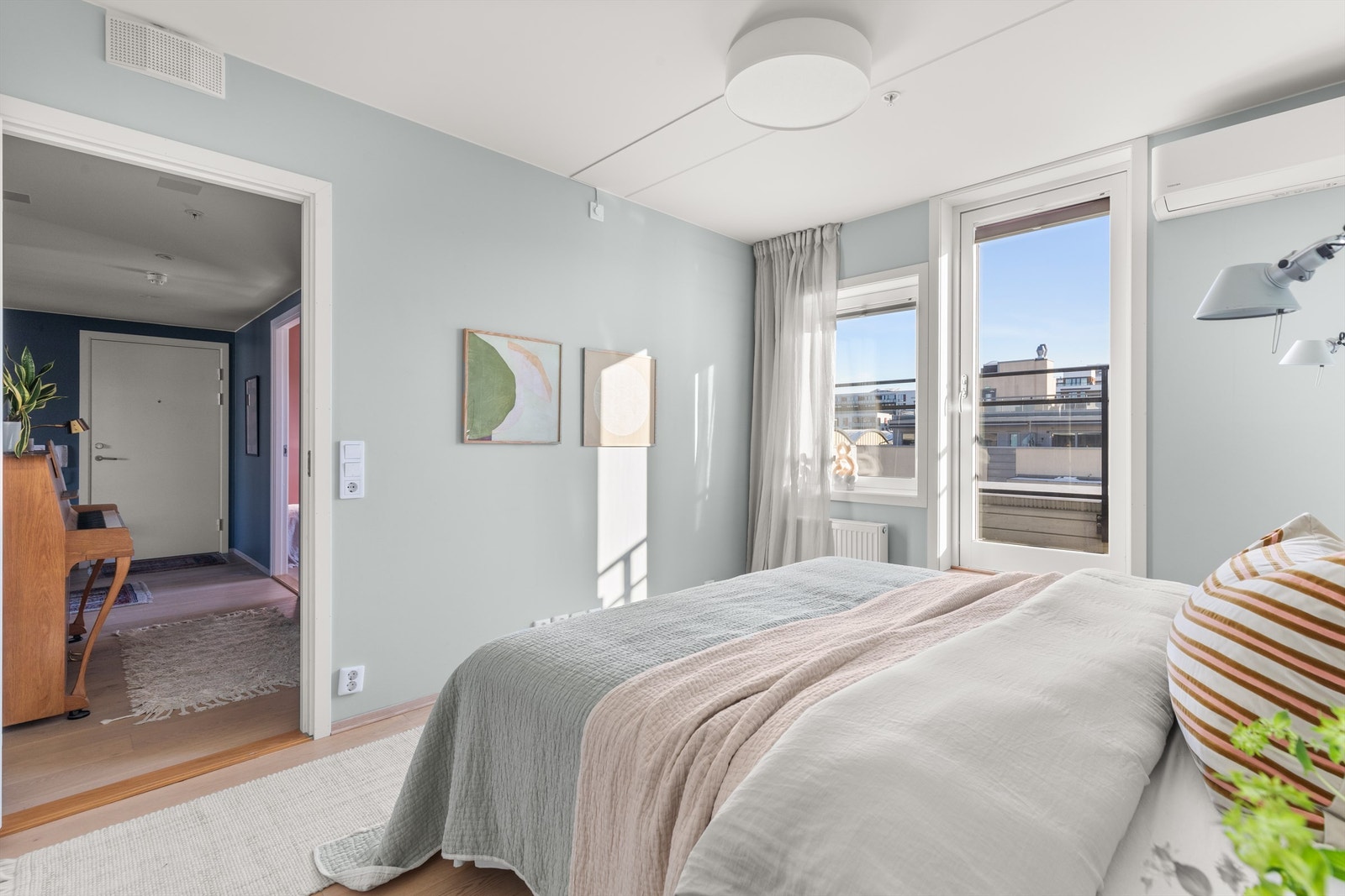 Fra soverommet kommer du ut til en ekstra terrasse. Galleribilde