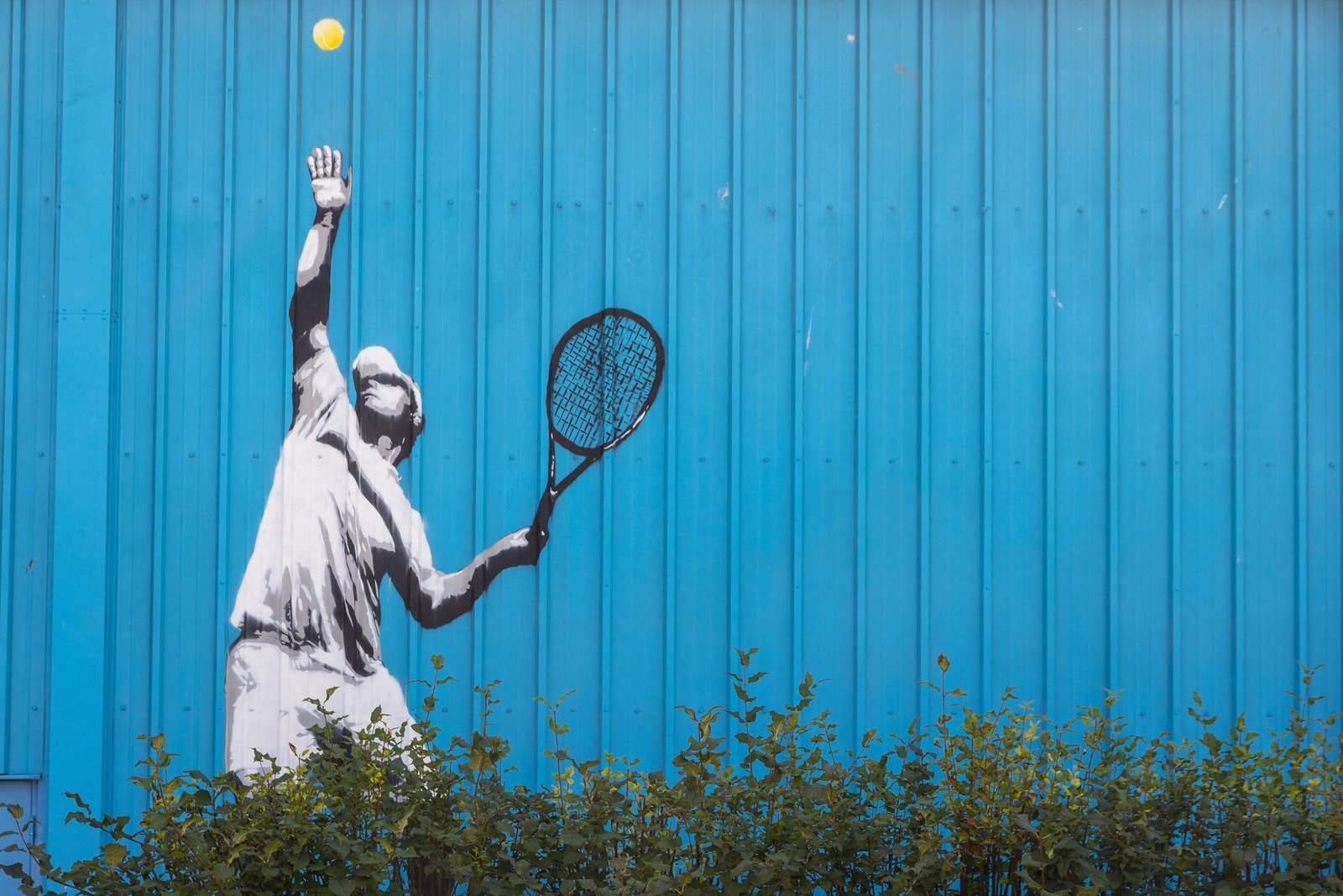 Det er også kort avstand til flere idretts-/fritidstilbud som fotballbane, svømmehall, skøytebane m.m Galleribilde