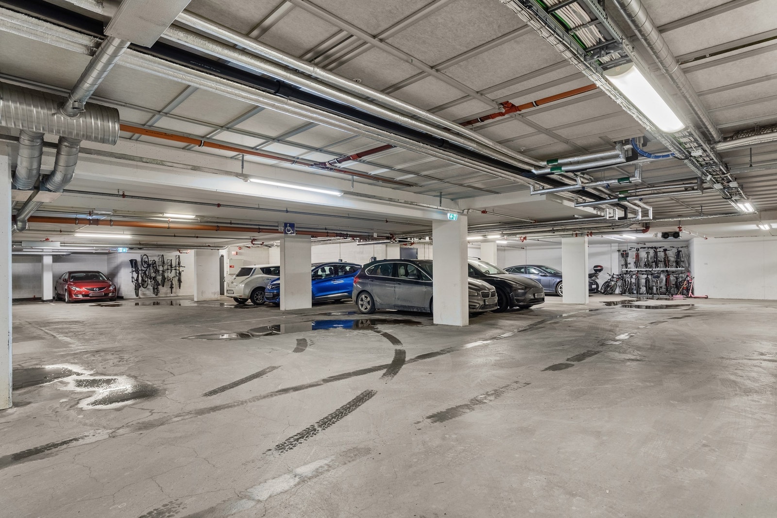 Garasjeplass nr. 33 medfølger. Galleribilde