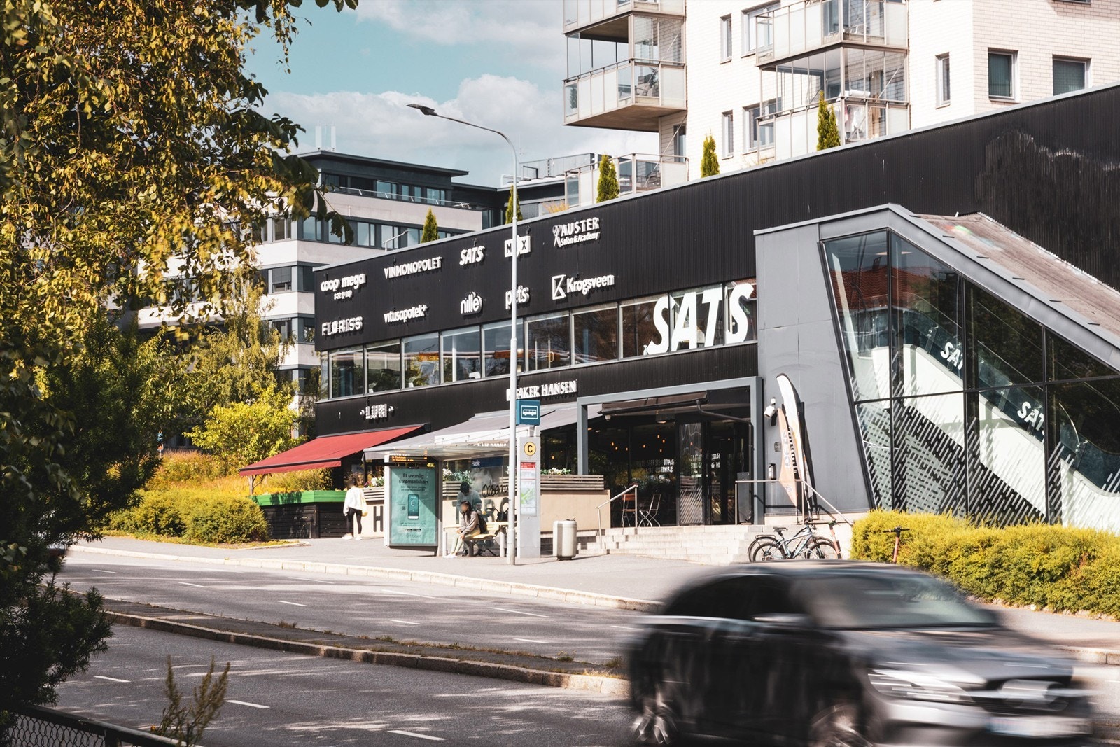 Kort vei til Hasle Torg og Ensjø med treningssentre, butikker, vinmonopol, matforretninger, kaféer og annet nyttig. Rema 1000 og Kiwi-butikk i umiddelbar nærhet Galleribilde