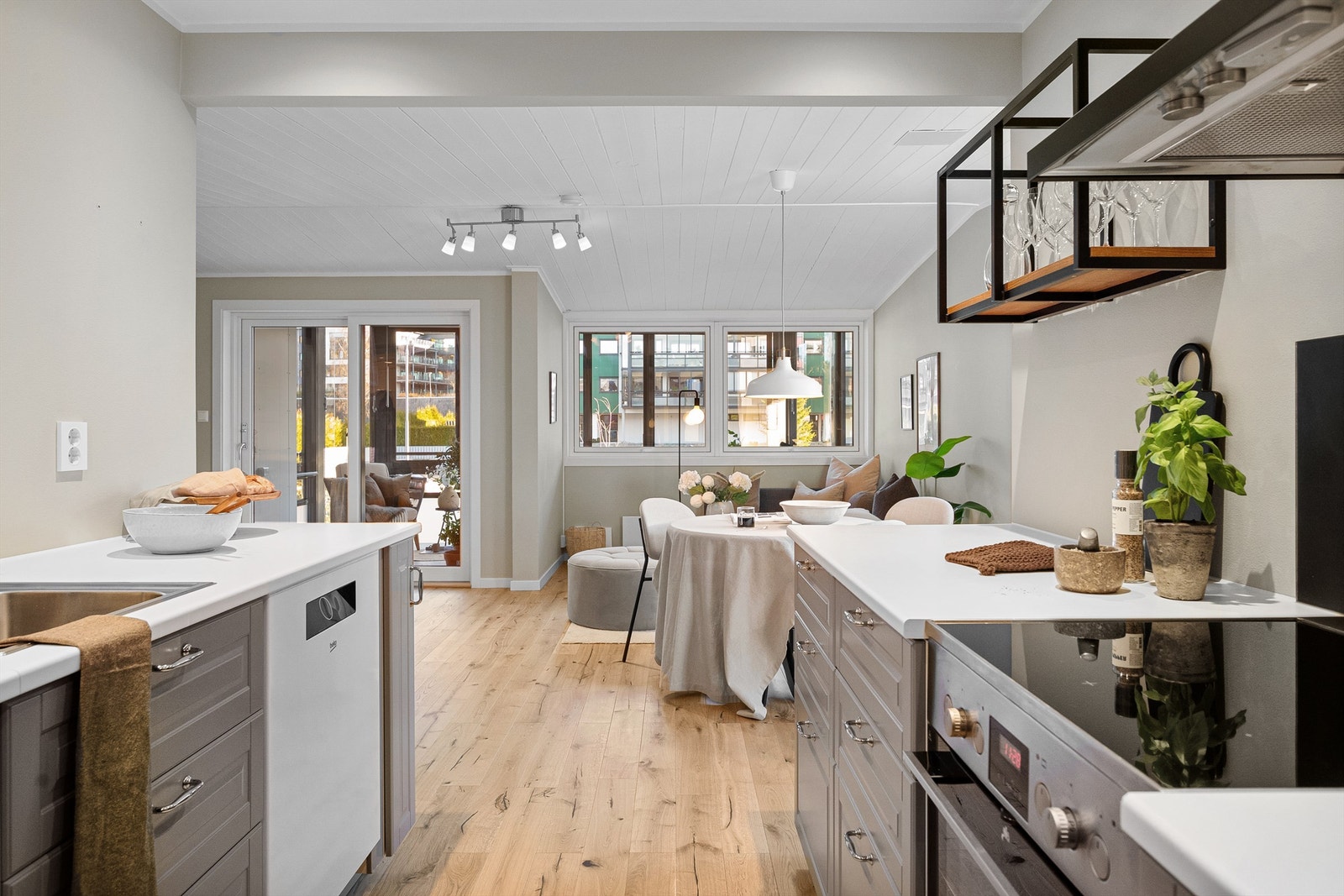 - Leiligheten har parkett gulv Galleribilde