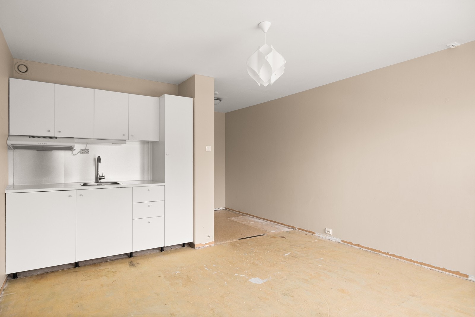 Vegg mellom vindfang/gang og oppholdsrom er fjernet Galleribilde