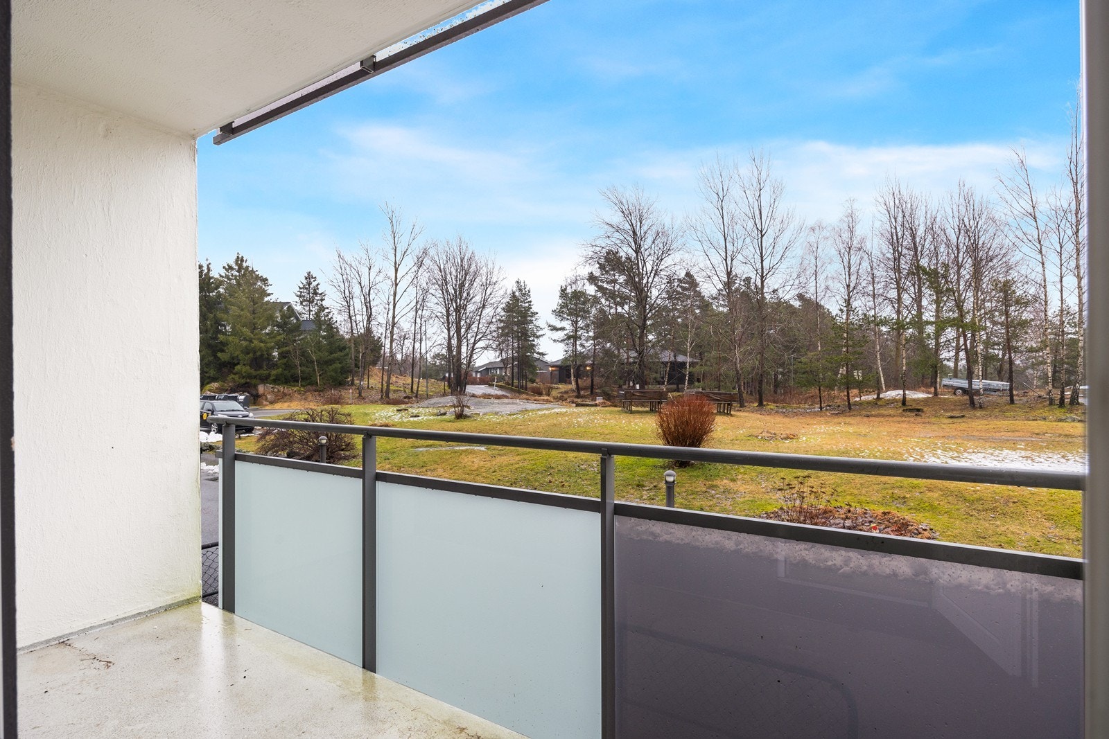 Utsikt mot fellesområde og nabolaget Galleribilde