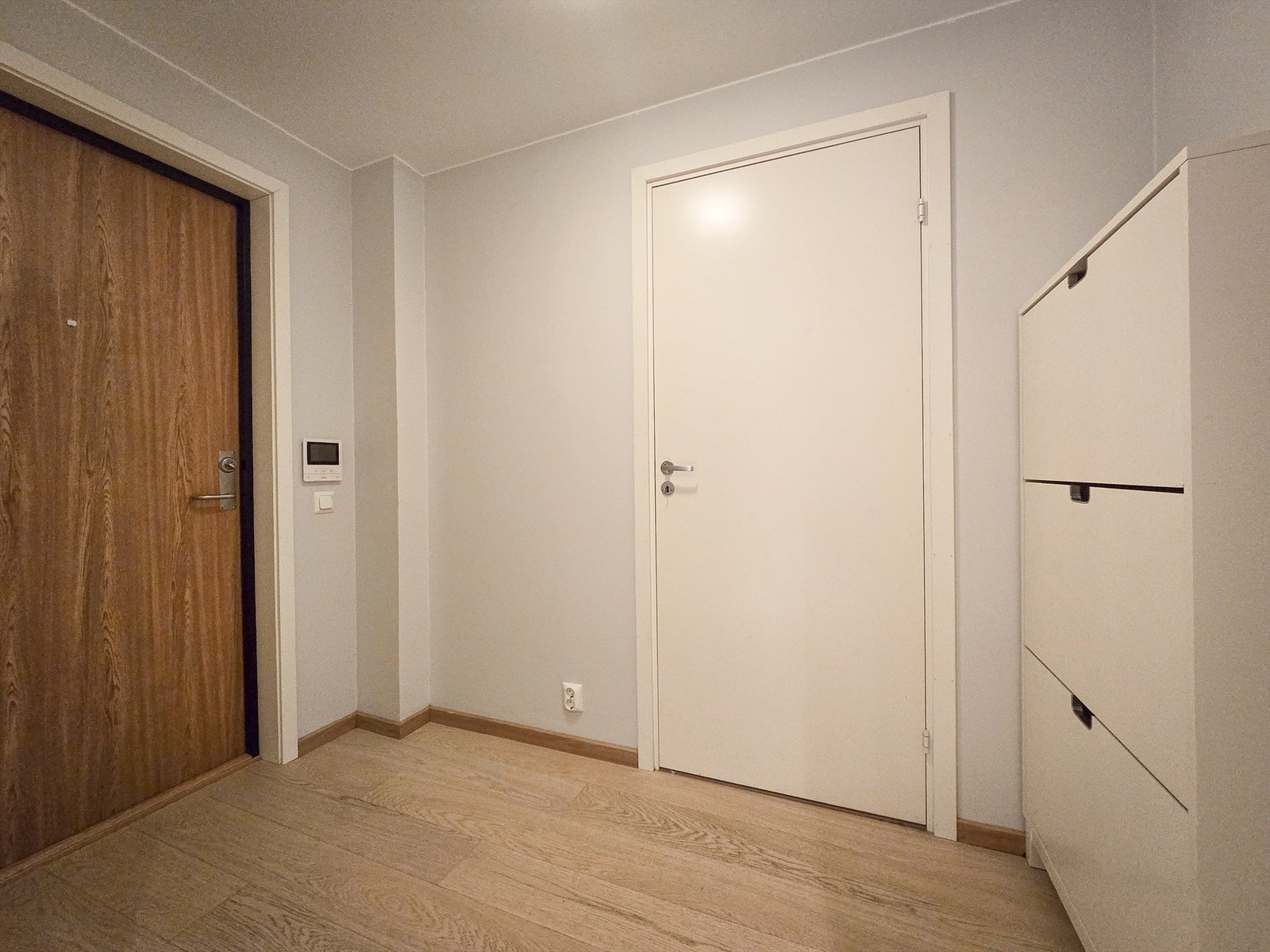 Gang med tilhørende skoskap Galleribilde
