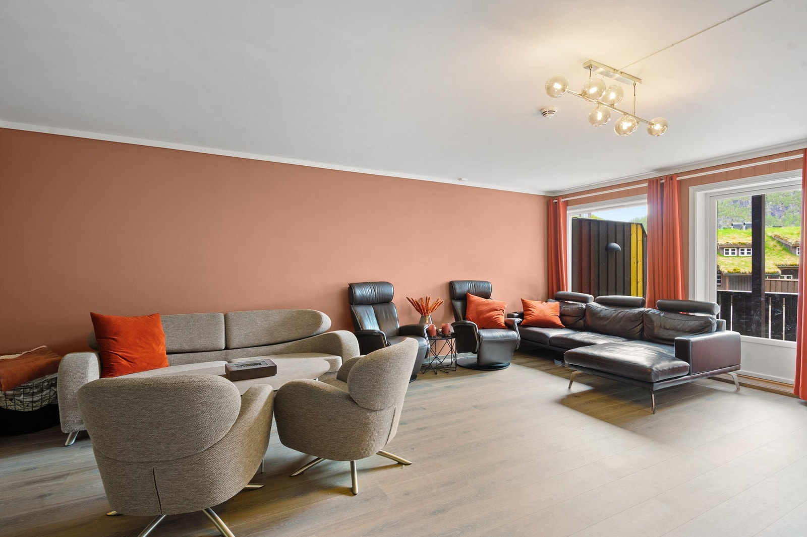 Hovdebruvegen 4 Galleribilde