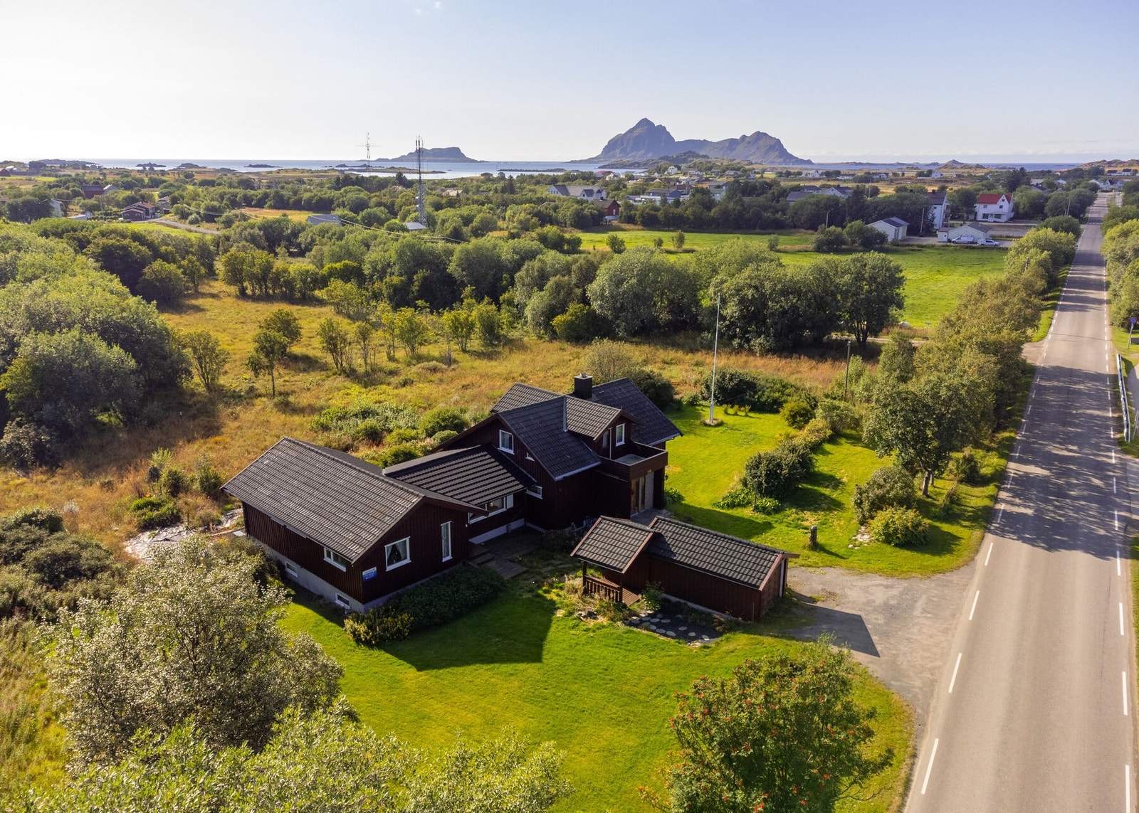 Eiendommen ligger sentralt til på Steine i Bø med kort gangavstand til det meste. Galleribilde