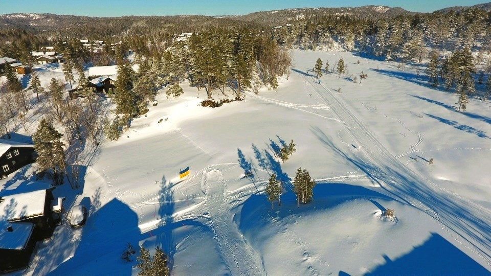 Skiløypene passerer like ved tomtene - så her kan man spenne på seg skiene like ved hytteveggen og ta seg turen innover de fine løypene. Galleribilde