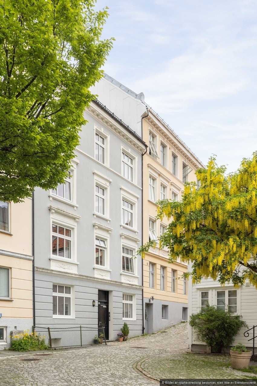 - Det er planlagt utskifting av alle dører til leilighetene, samt låser - Galleribilde