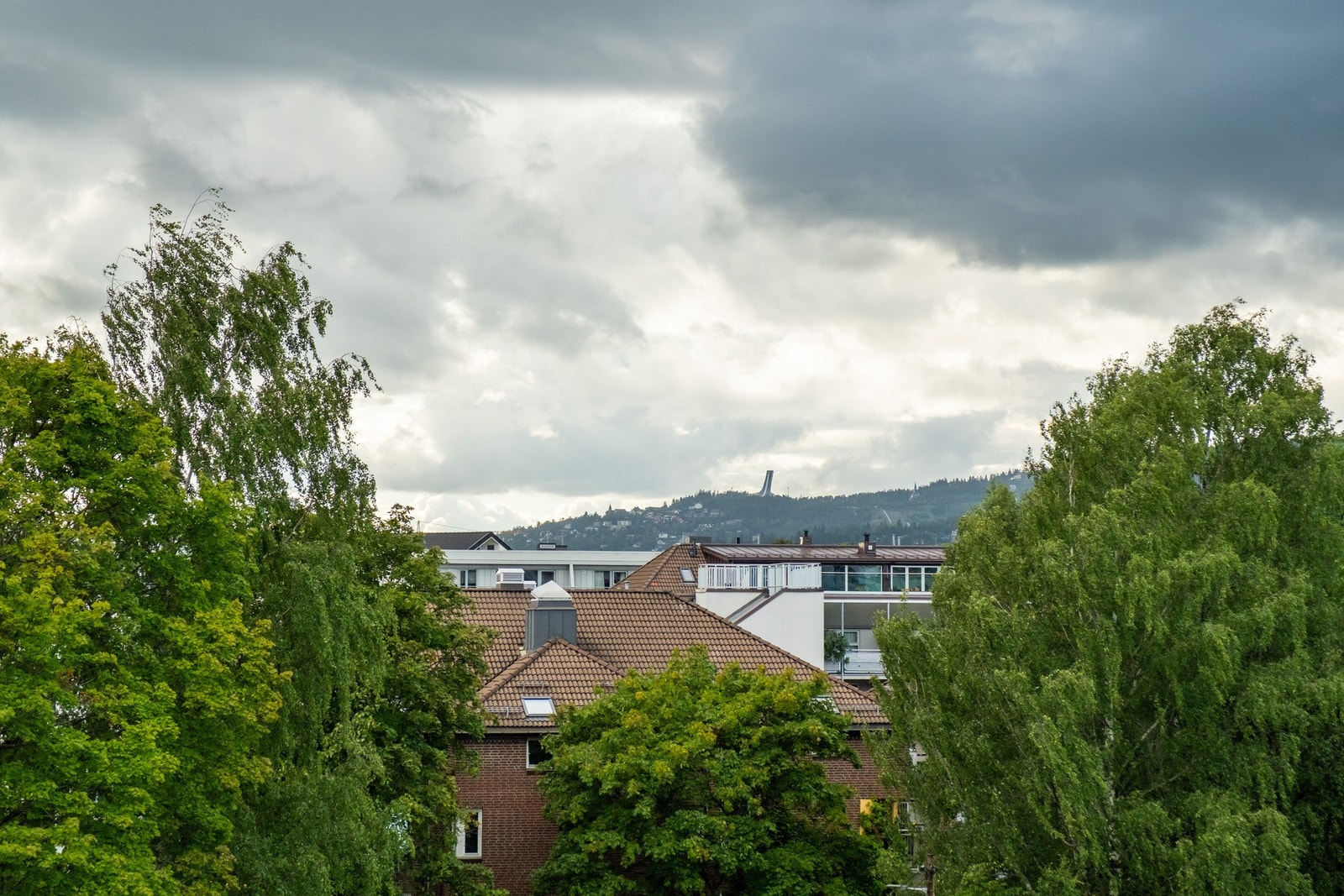Dessuten ser du over hustakene hele veien til Holmenkollen! Galleribilde