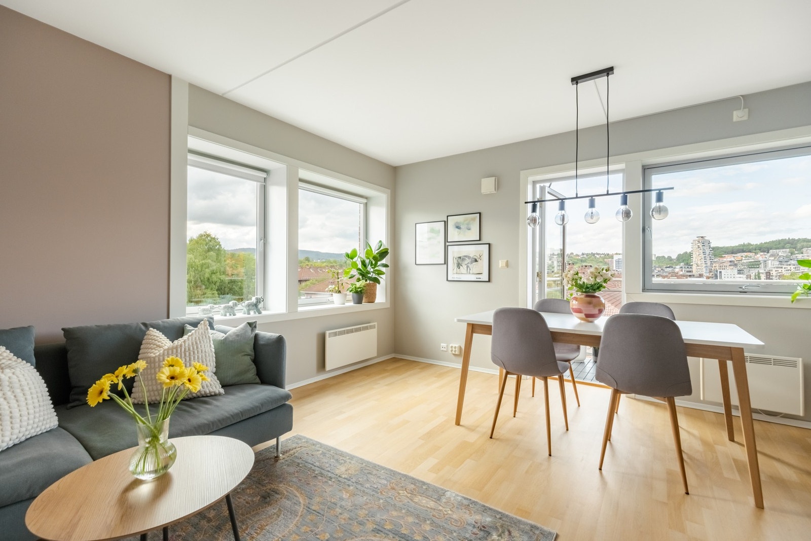 Det er for øvrig verdifulle kvaliteter som balkong, heis og velholdt standard som gir god bokomfort. Galleribilde