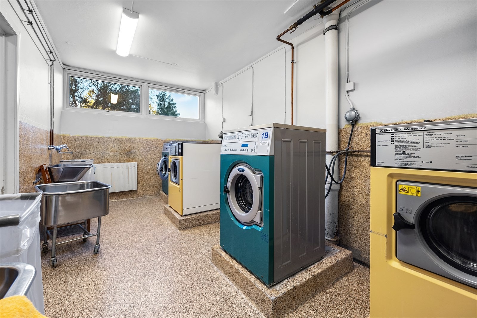 Andelseiere har tilgang til gratis fellesvaskeri og sykkelbod i blokkens 1. etasje. Galleribilde