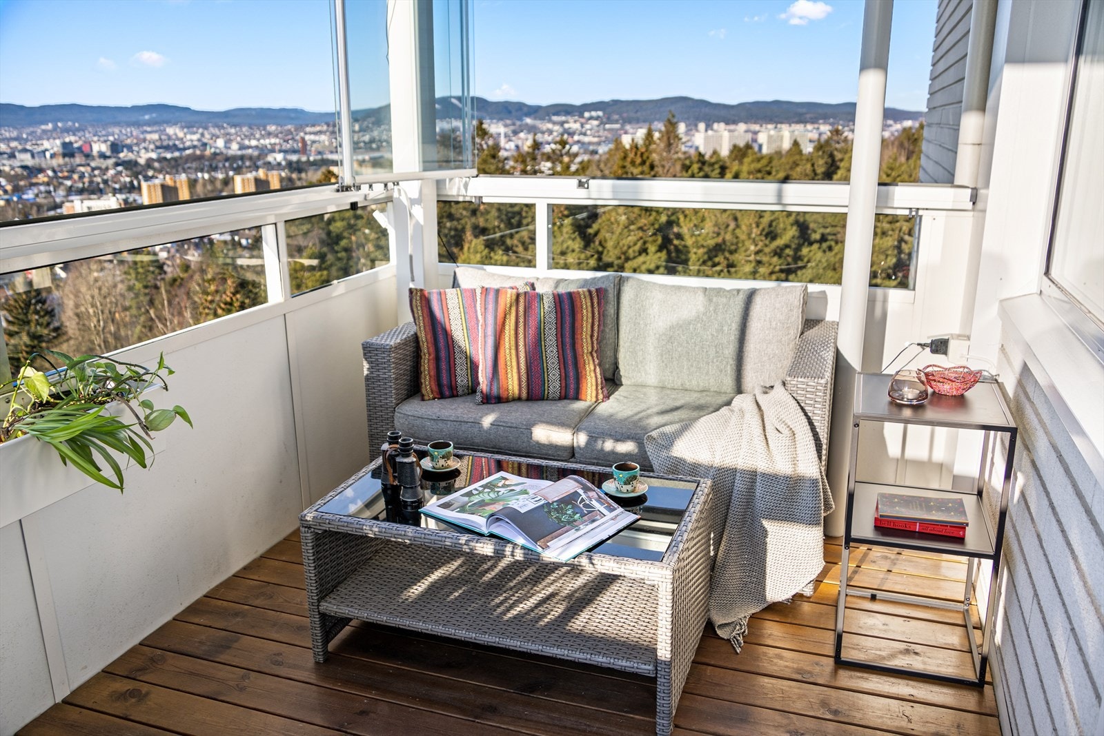 Både gass- og elektrisk grill er tillatt. Terrassebord på dekke. Galleribilde