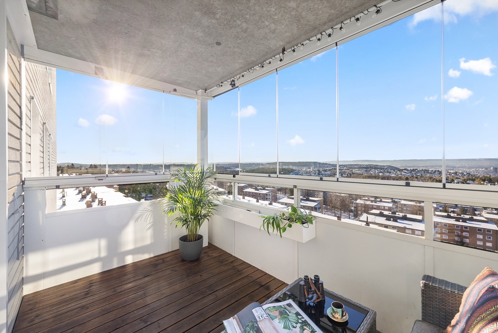 Fra stuen er det utgang til en innglasset balkong på 7 m2. Galleribilde