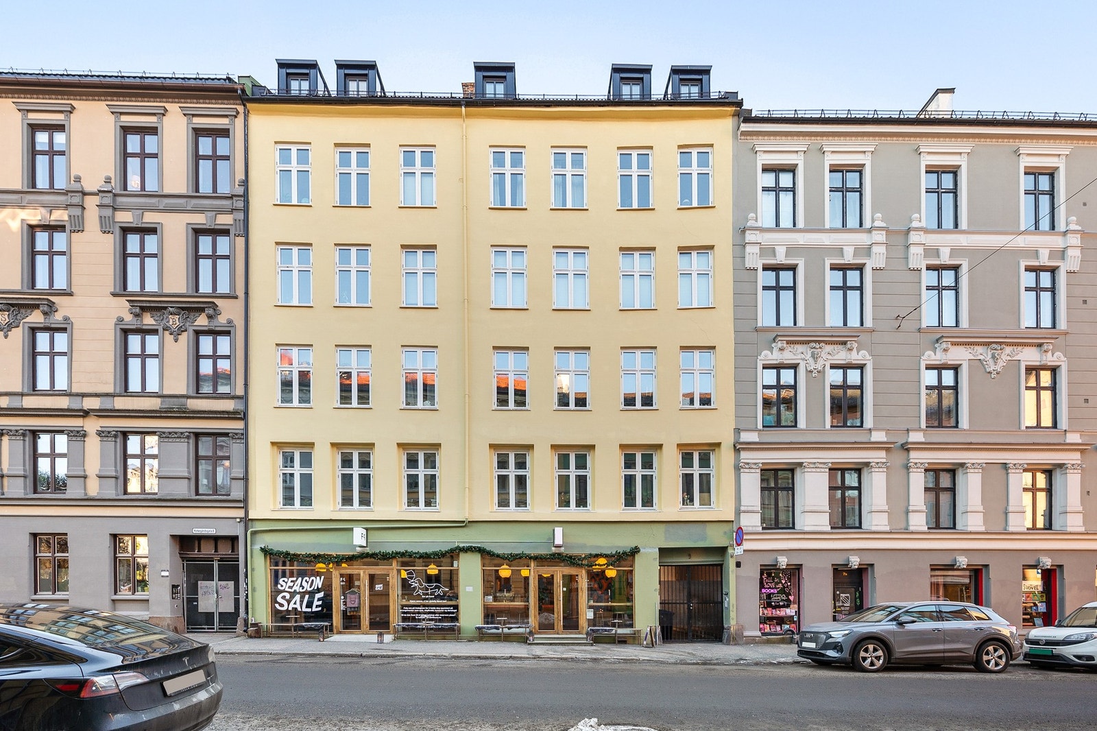 Flott beliggenhet i tilbaketrukket og enveiskjørt gate nedenfor Sofienbergparken. Galleribilde