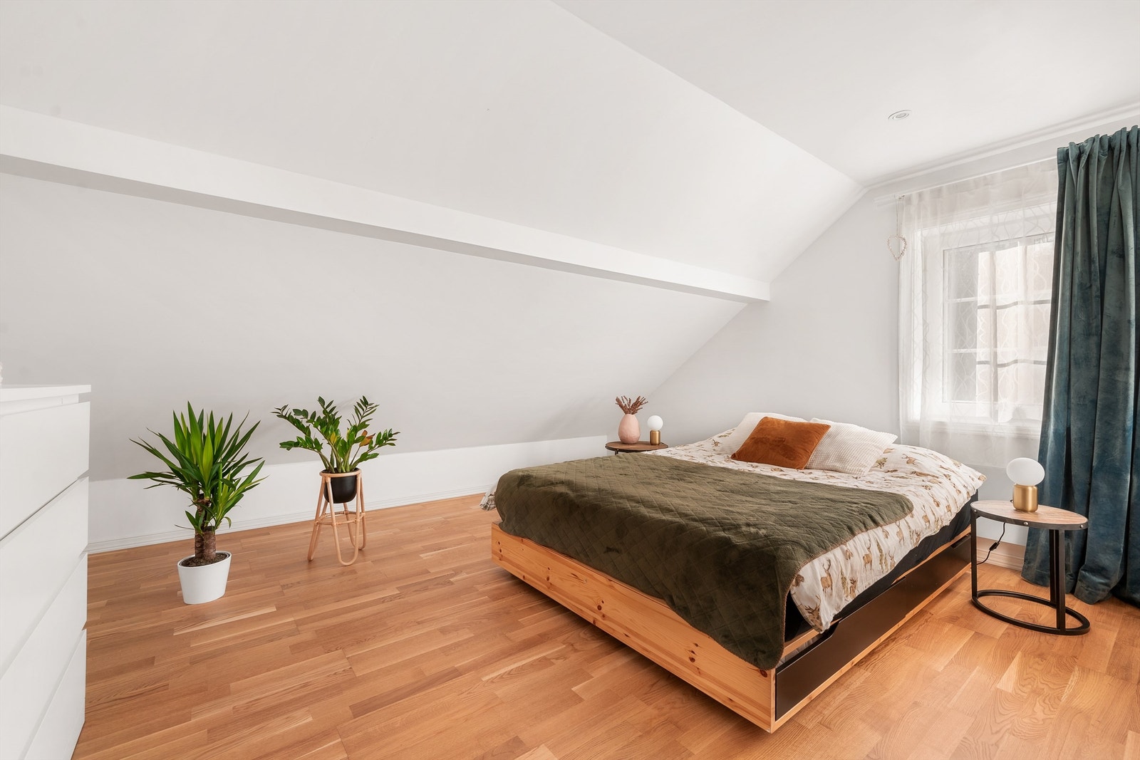 Stort soverom 2. etasje Galleribilde