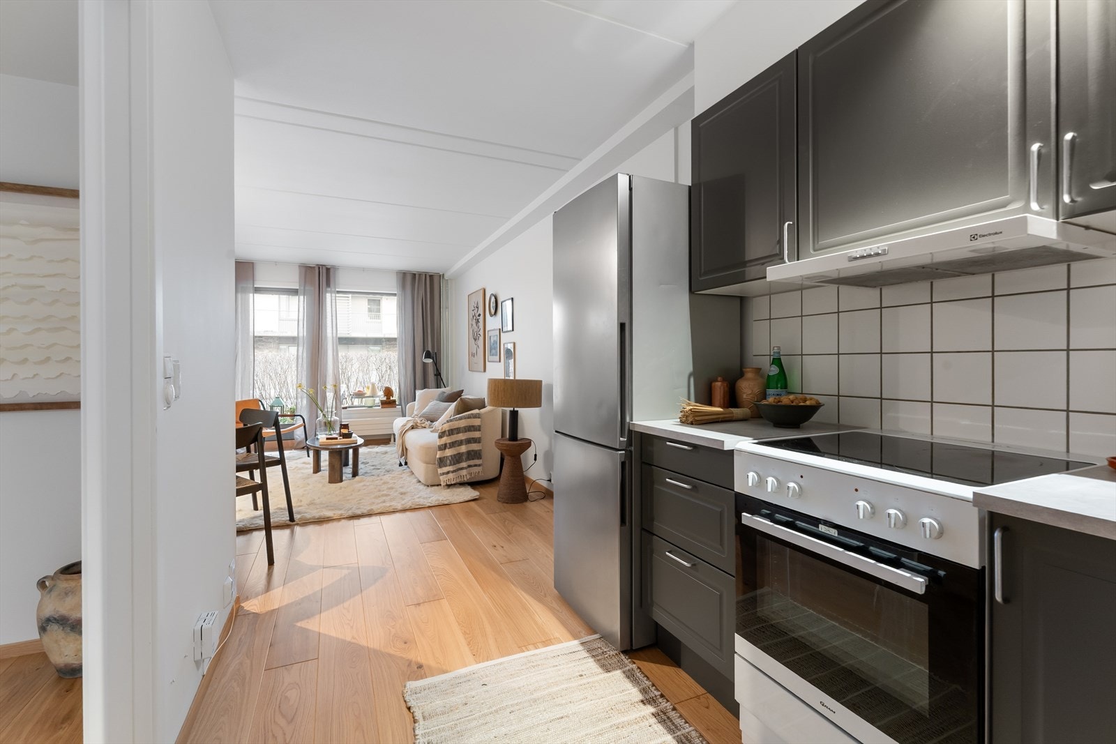 Vegger og himling ble i 2025 malt i lyse og nøytrale fargetoner Galleribilde