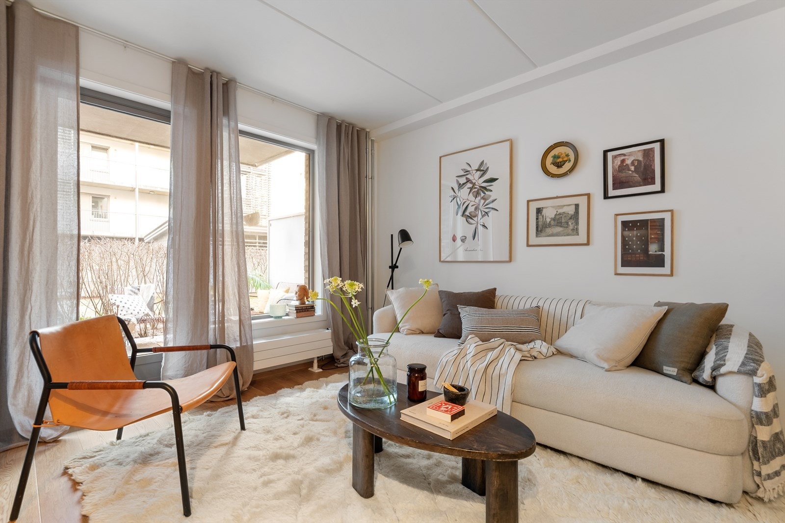 Leiligheten varmes opp via radiatorer tilknyttet fjernvarme som er inkludert i felleskostnadene Galleribilde