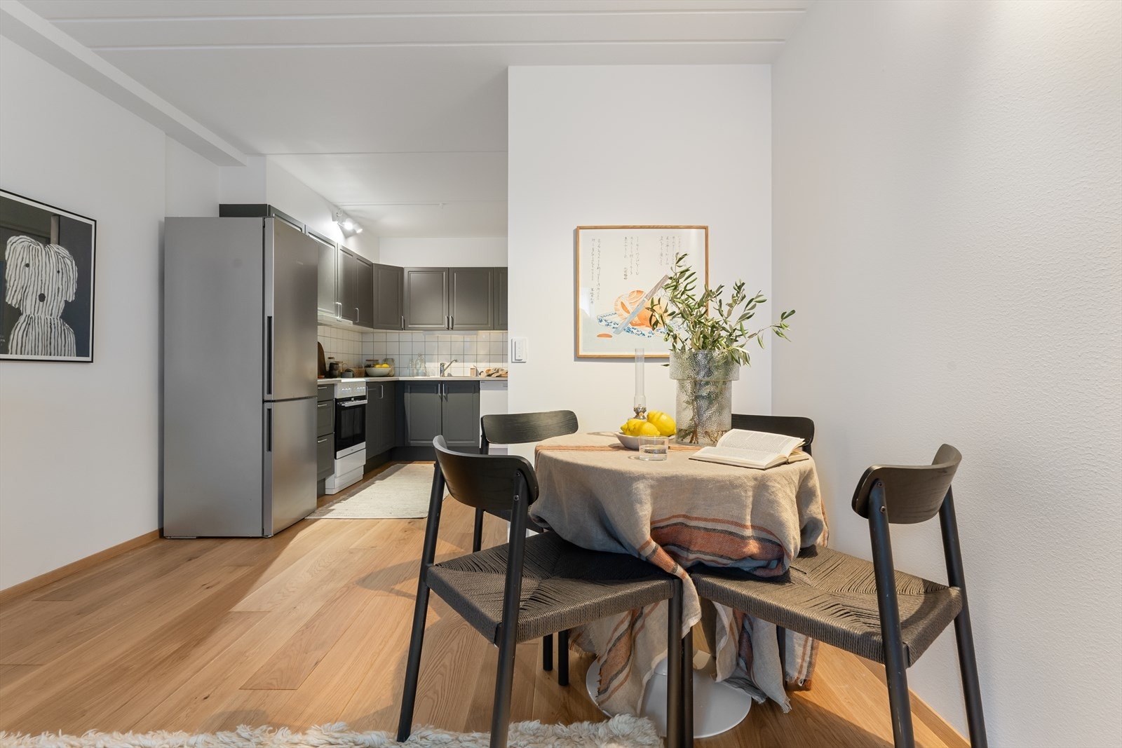 Det ble i 2025 lagt ny 1-stavs eikeparkett på gulvene Galleribilde