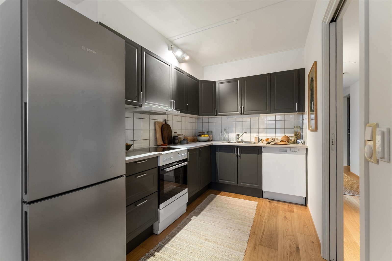 I 2025 ble kjøkkenfrontene malt, samt at det ble montert ny benkeplate og ny ventilator Galleribilde