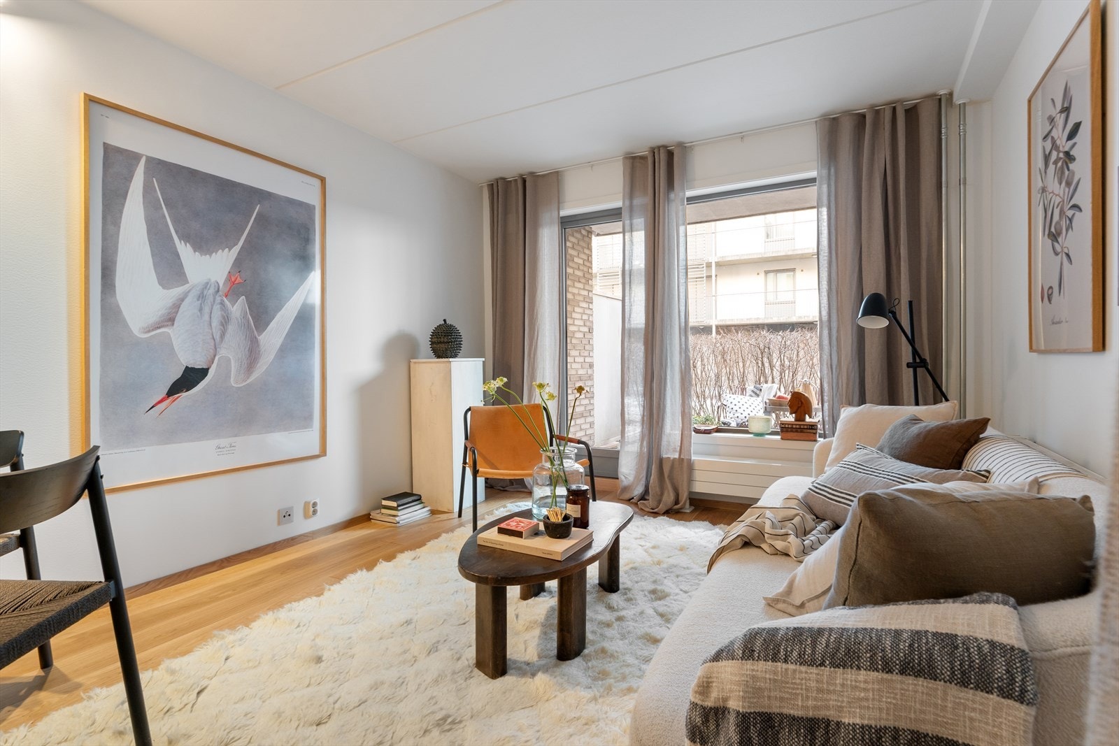 Lys og gjennomgående leilighet som ble pusset opp/modernisert i 2025 Galleribilde