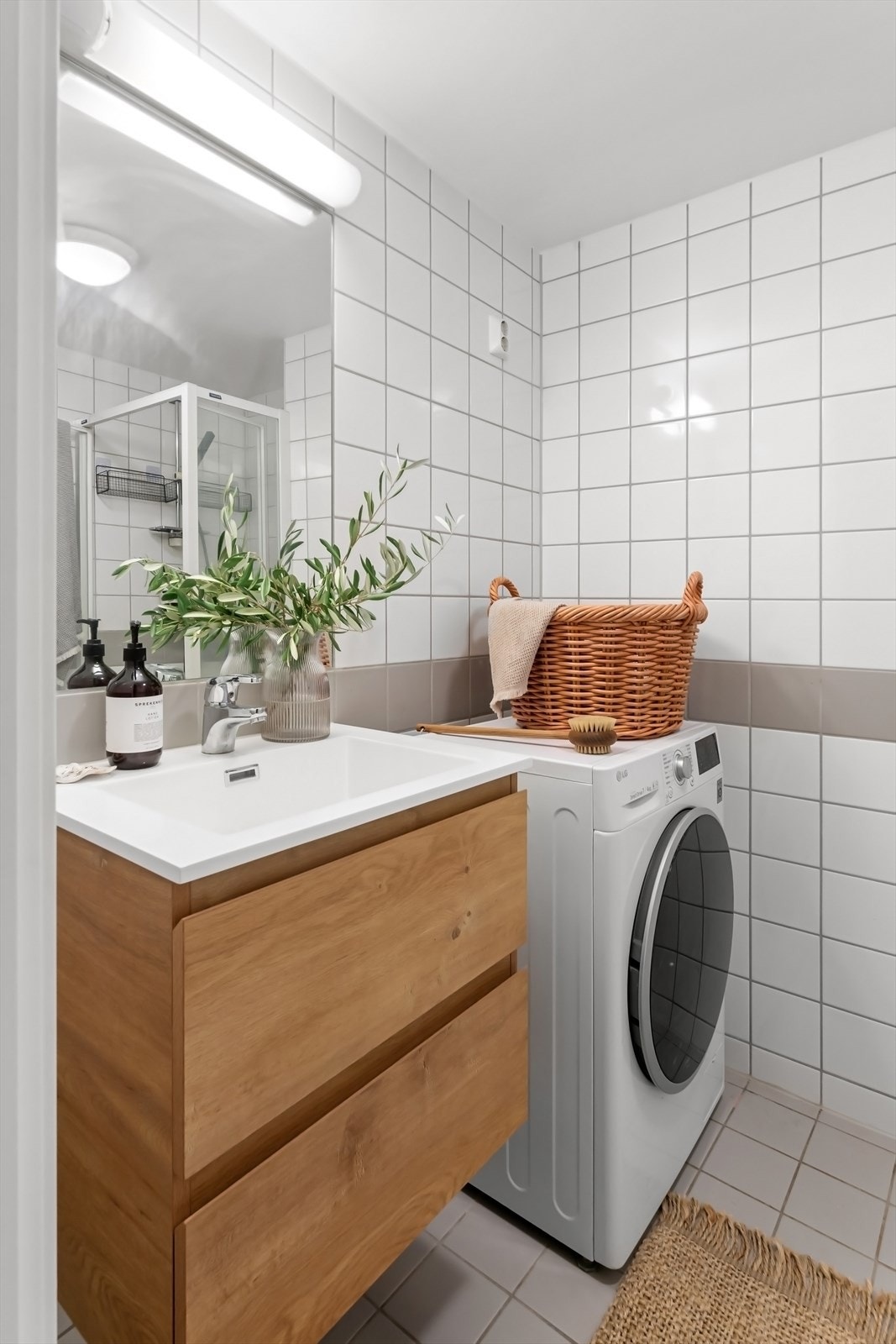 I 2025 ble det montert nytt servantskap, samt byttet dusjslange + hode Galleribilde