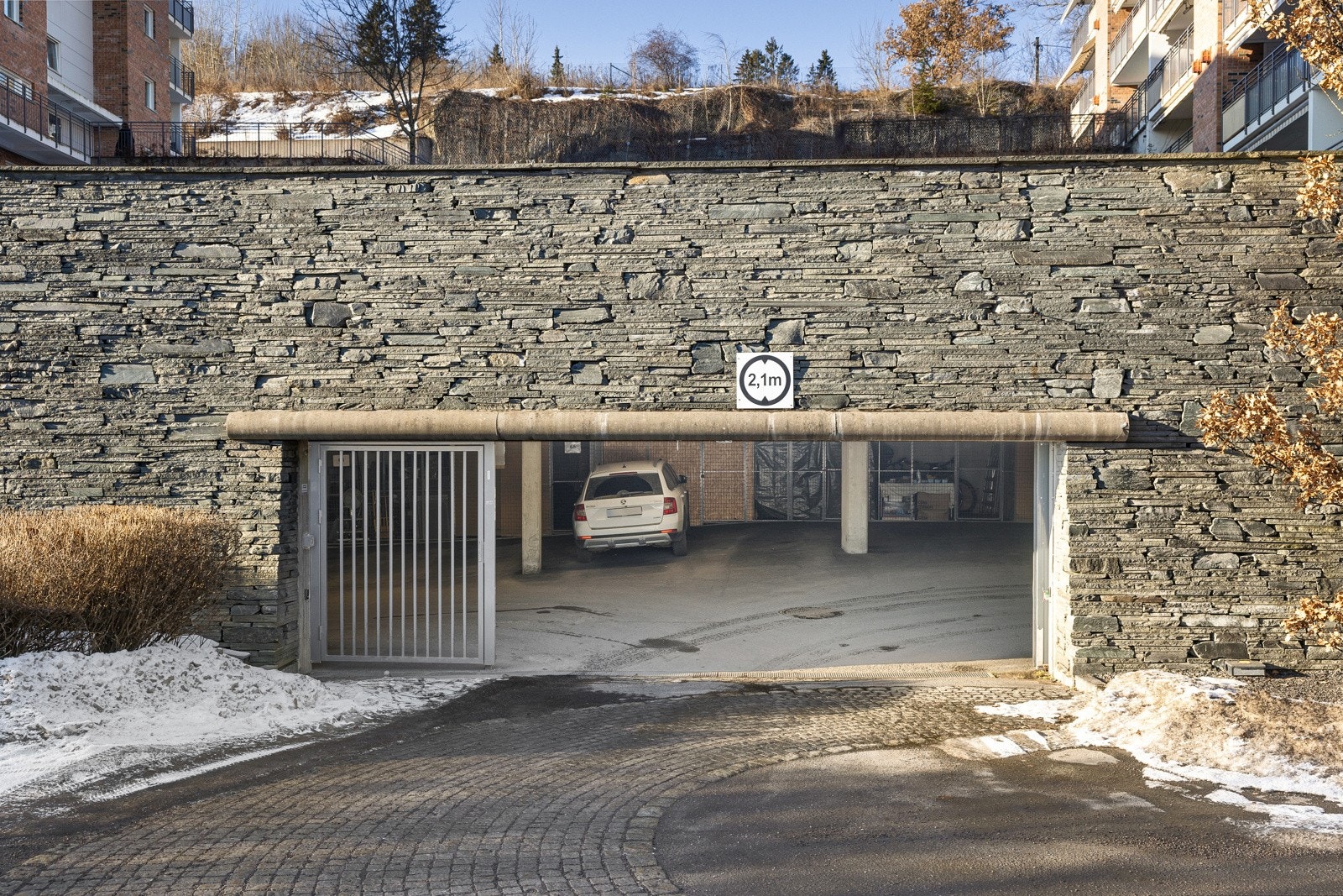 Felles garasje. Galleribilde