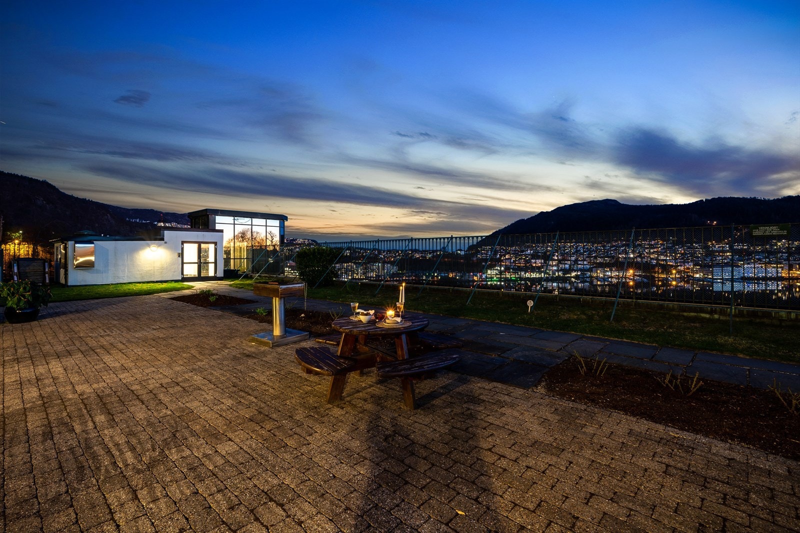 - Beboerne i borettslaget har også tilgang til en fantastisk takterrasse på toppen av Hansaparken - Galleribilde