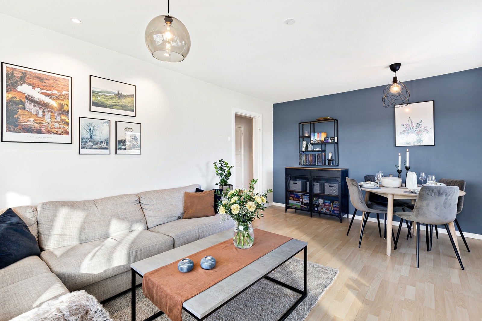 Både varmtvann, fyring, TV og bredbånd er inkludert i månedlige felleskostnader. Galleribilde