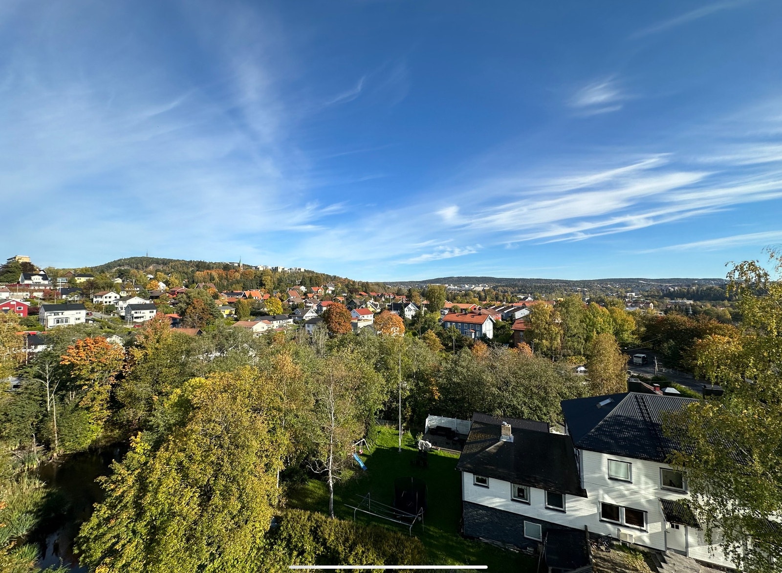 Nærområdet er kjent for sine flotte turmuligheter og et variert aktivitetstilbud. Selgers egne bilder fra september 2024. Galleribilde