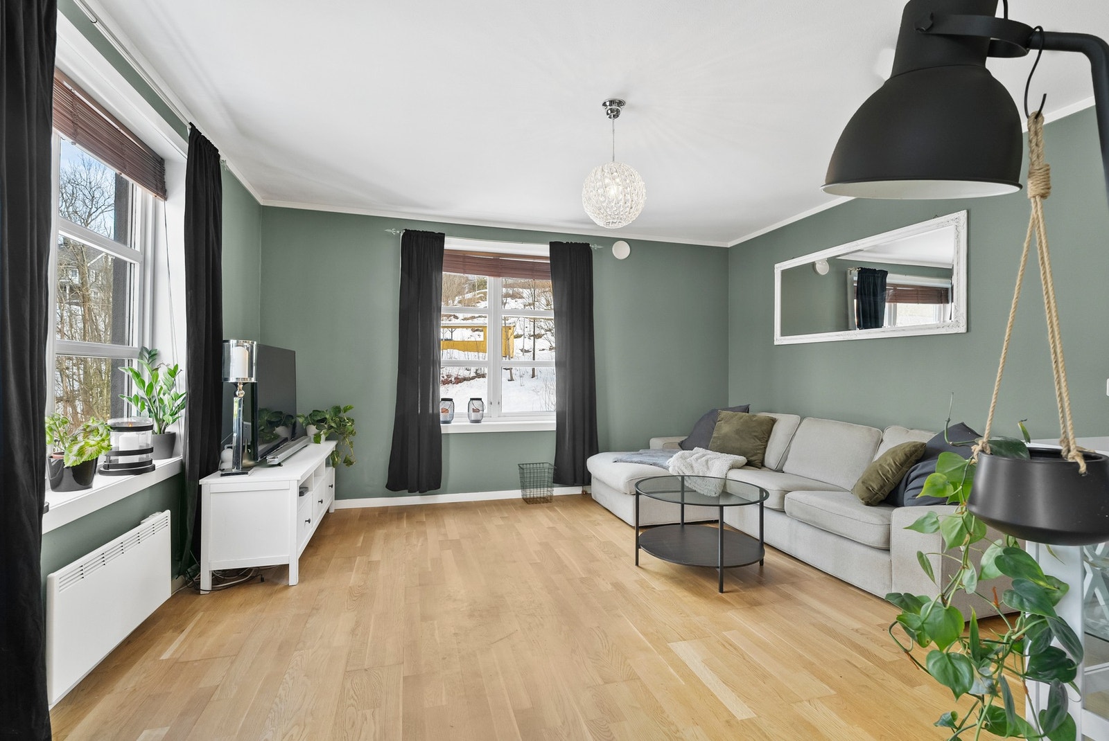 Leiligheten ligger i 2. etasje, og har gode lysforhold med lite innsyn. Galleribilde