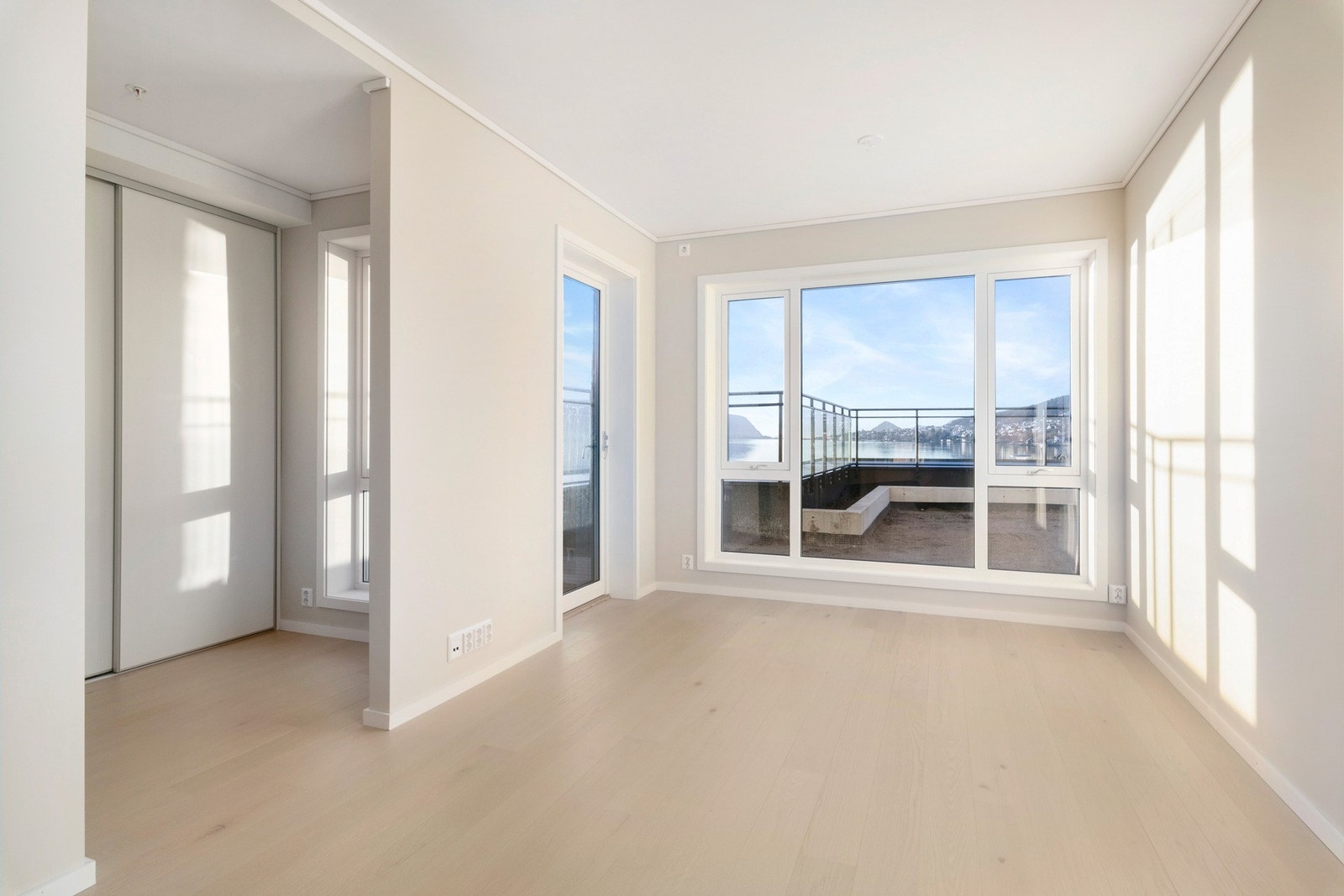 En ny og ubebodd leilighet i prosjektet Borgundfjorden Panorama - rett ved sjøkanten! Galleribilde