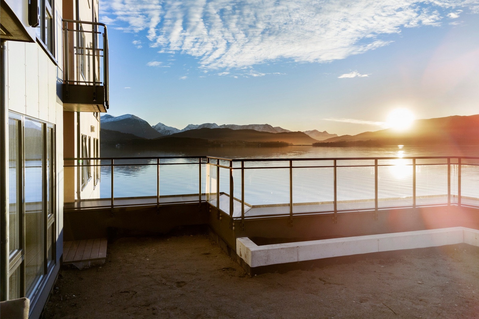 På Borgundfjorden Panorama har du nærhet til mye vakker natur og flere rekreasjonsområder, samtidig som du bor svært sentralt. Galleribilde
