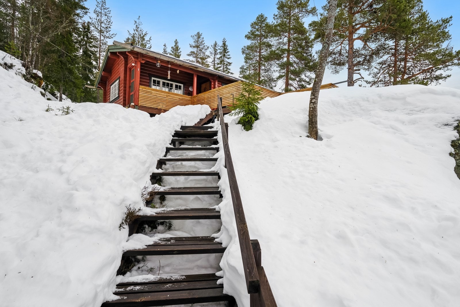 Ta beina fatt og ta deg opp til din nye hytte Galleribilde