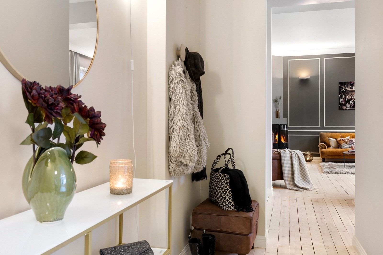 Mellom soverom og stue kan gangen benyttes som garderobe og kontorplass. Galleribilde