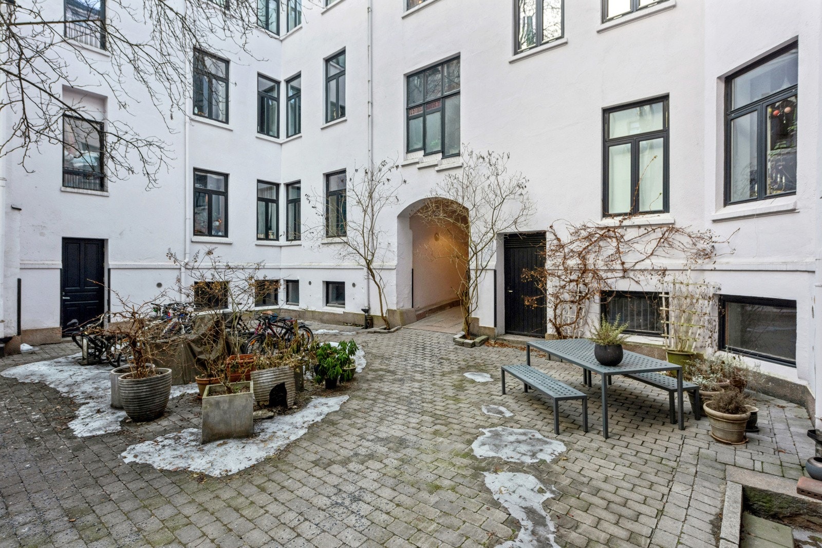 Bakgården Galleribilde