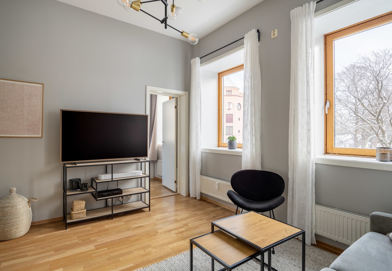 Tilkomst fra stue til leilighetens soverom. Galleribilde