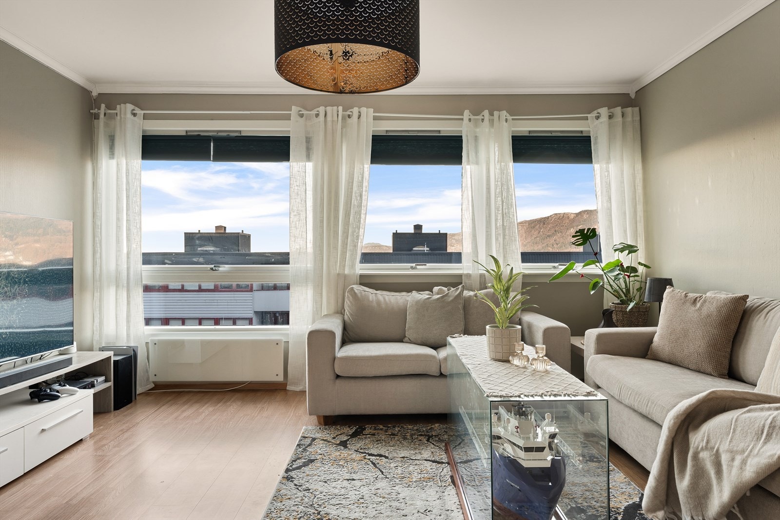 - Leiligheten har en praktisk og familievennlig planløsning med hele 4 soverom (!) - Galleribilde